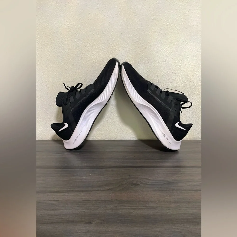 🏃‍♀️ Nike Woman’s Air Zoom Pegasus SZ 9 EUC